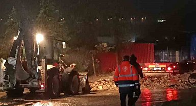 Dilovası'nda sağanak mesaisi