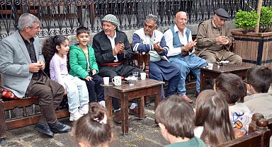 Diyarbakır'da çocuklar dengbajlerle buluştu, kültürel mirası tanıdı