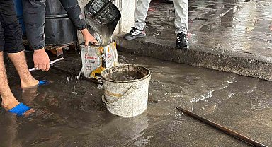 Diyarbakır'da iş yerleri sular altında kaldı