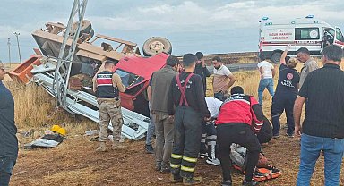 Diyarbakır'da kamyonet devrildi: 5 yaralı