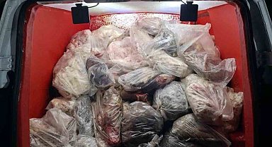 Diyarbakır'da menşei belirsiz 820 kilo hayvansal iç yağ ve sakatat ele geçirildi