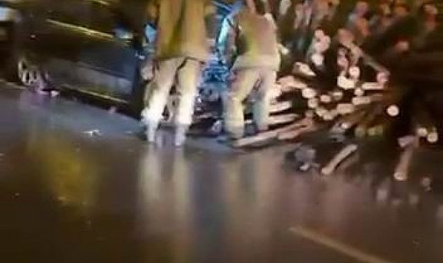 Diyarbakır'da otomobil kerestelerin arasına daldı: 2 yaralı