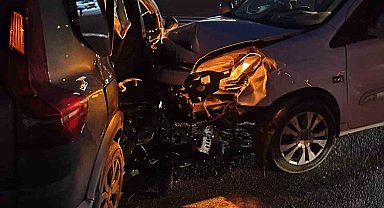 Diyarbakır'da otomobiller çarpıştı: 2 yaralı
