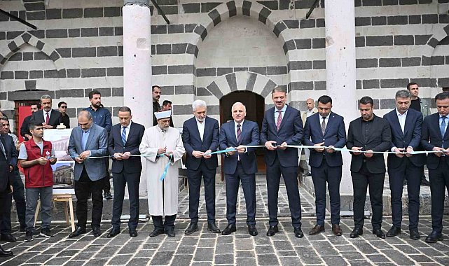 Diyarbakır'da restorasyonu tamamlanan vakıf eserleri yeniden ibadete açıldı