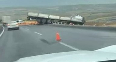 Diyarbakır'da tır yoldan çıktı: 1 yaralı
