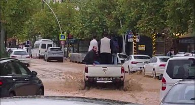 Diyarbakır'ı sağanak vurdu