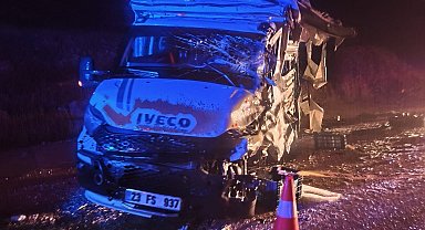 Doğanşehir'de tır ile minibüs çarpıştı: 1 yaralı