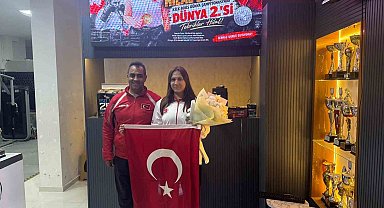 Dünya ikincisi Hilal Bayhan'a coşkulu karşılama