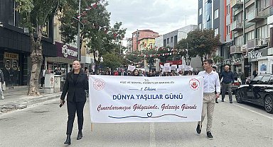 Dünya Yaşlılar Günü'nde her nesil el ele yürüdü