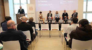 Dünyadaki ekonomik güvenlik ve Türkiye, İzmir'de GİF-EGİAD panelinde ele alındı