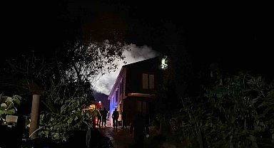 Düzce'de 2 katlı ahşap evde yangın