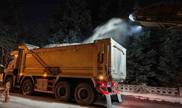 Düzce'de asfalt mesaisi gece gündüz sürüyor
