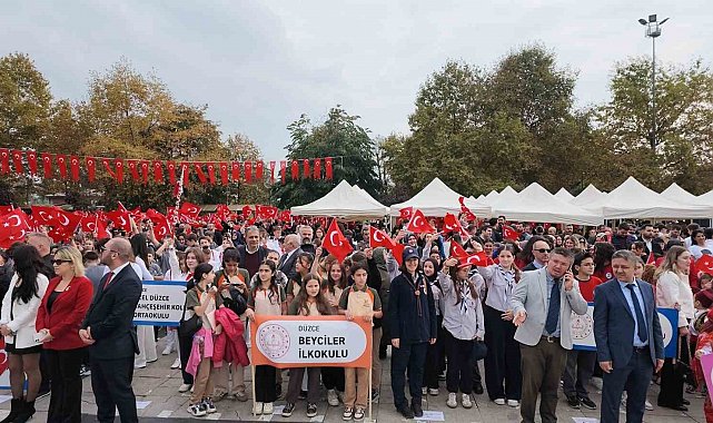 Düzce'de komandolardan Cumhuriyet Bayramı'na özel gösteri
