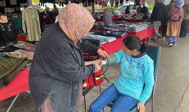 Düzce'de sağlıkçılar pazara indi
