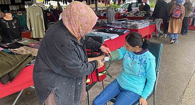Düzce'de sağlıkçılar pazara indi