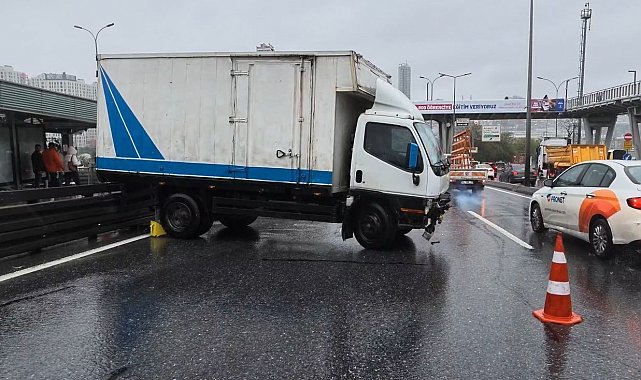 E-5'te trafiği kilitleyen kaza