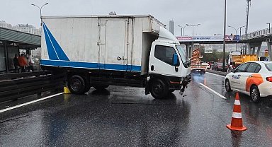 E-5'te trafiği kilitleyen kaza