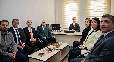 EBYÜ Rektörü Kuyrukluyıldız'dan doçent unvanı alan akademisyenlere ziyaret