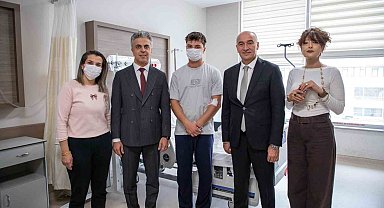 EBYÜ Rektörü Kuyrukluyıldız'dan tedavi gören öğrencilere ziyaret