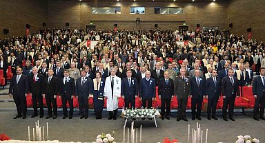 EBYÜ'de 2026-2027 akademik yılı törenle başladı