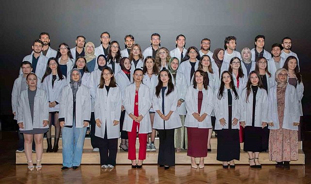 EBYÜ'de diş hekimliği öğrencileri beyaz önlüklerini giydi