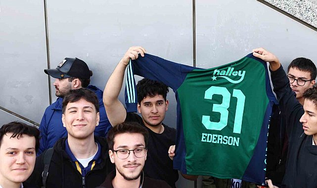 Ederson, imza gününde sarı-lacivertli taraftarla buluştu