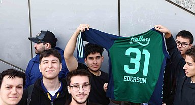 Ederson, imza gününde sarı-lacivertli taraftarla buluştu