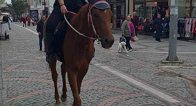 Edirne'de atıyla caddelerde gezen kadın ilgi odağı oldu