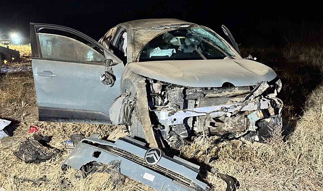 Edirne'de göçmenleri taşıyan otomobil tarlaya devrildi: 10 yaralı