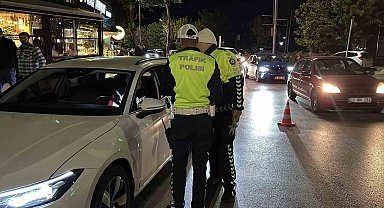 Edirne'de trafik denetiminde ehliyetinin süresinin dolduğunu öğrenen sürücü: "Güzel bir doğum günü hediyesi oldu"