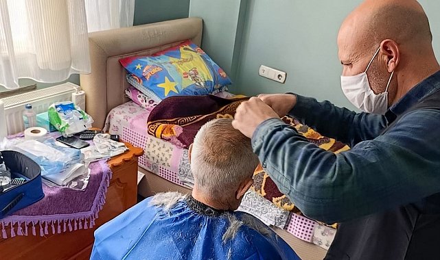 Efeler evde bakım hizmetleri yüreklere dokunuyor