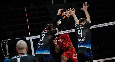 Efeler Ligi: Spor Toto: 2 - Halkbank: 3