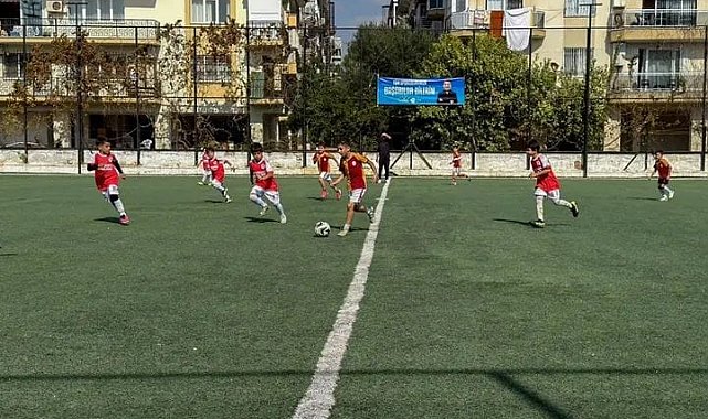 Efeler'de minik sporcular kıyasıya mücadele etti