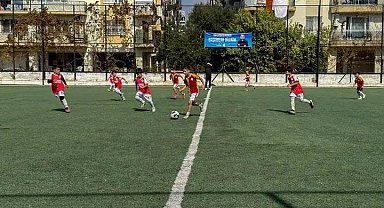 Efeler'de minik sporcular kıyasıya mücadele etti