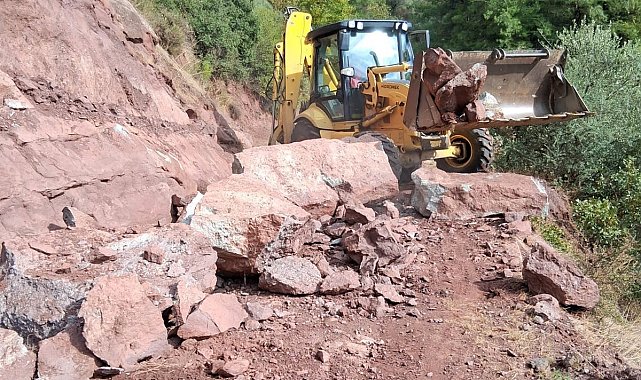 Efeler'de sağanak yağışın kapattığı mahalle yolları yeniden açıldı
