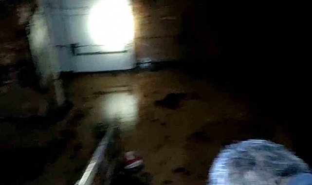 Elazığ itfaiyesi, yağıştan dolayı 7 saattir aralıksız su çekiyor