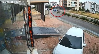 Elazığ'da 3 kişinin yaralandığı kaza, güvenlik kamerasına yansıdı