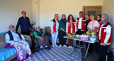 Elazığ'da 84 yaşındaki Özbay çiftine "İyilik Var" projesi kapsamında kışlık destek