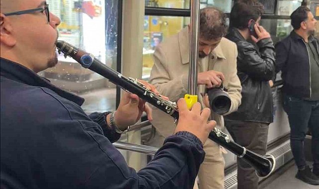 Elazığ'da belediye otobüsü türkü meclisine dönüştü