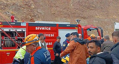 Elazığ'da canlı hayvan taşıyan tır devrildi: 1 yaralı