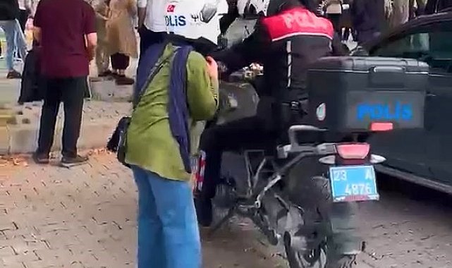 Elazığ'da KPSS'ye geç kalanlar, polisler tarafından yetiştirildi