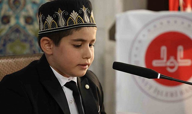 Elazığ'da Kur'an-ı Kerim'i yüzünden güzel okuma bölge finali heyecanı