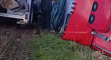 Elazığ'da pancar yüklü tır devrildi