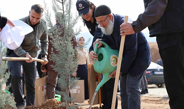 Elazığ'da şehitlerin anısına fidanlar toprakla buluştu