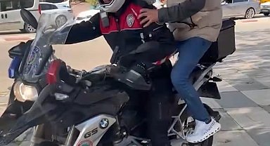 Elazığ'da sınava geç kalan adayları polis ekipleri yetiştirdi