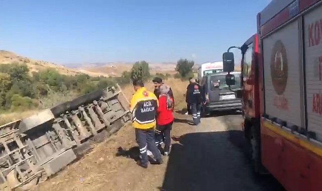 Elazığ'da tır şarampole devrildi: 1 yaralı