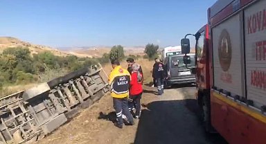 Elazığ'da tır şarampole devrildi: 1 yaralı
