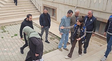 Elazığ'da zabıtayı görünce bel ağrısından eser kalmadı: Kaçmaya başladı