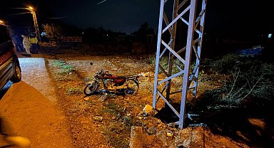Elektrik direğine çarpan motosiklet sürücüsü hayatını kaybetti