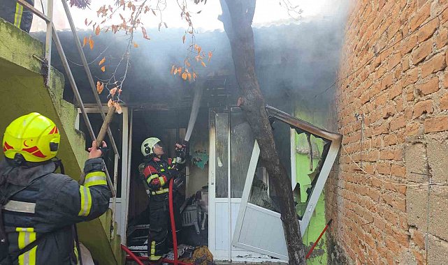 Elektrikli battaniye evi küle çevirdi, yaşlı adam son anda kurtuldu